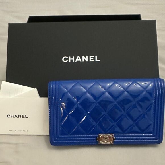 Chanel blue patent leather wallet - Picture 2 of 8